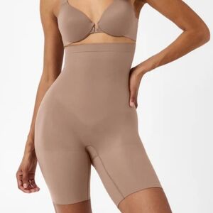 Spanx Women's High-Waisted Shaper Short Short‎